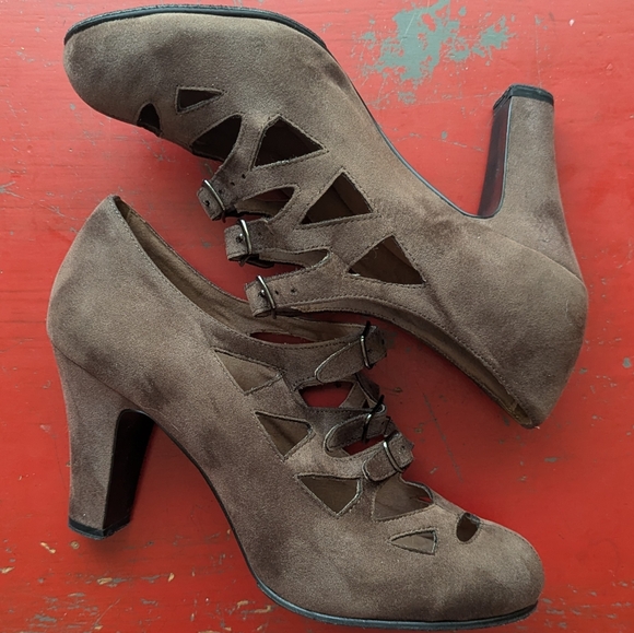 🤍 1940s cut out repro heels - Picture 1 of 8